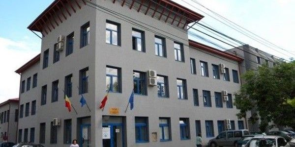 COMPANIA DE APA ARAD ANUNTA SISTAREA SERVICIILOR PENTRU CET ARAD. ARADENII RISCA SA RAMANA FARA CALDURA