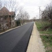 Se asfalteaza Dealul Viilor, drum ce uneste Ineul de Silindia