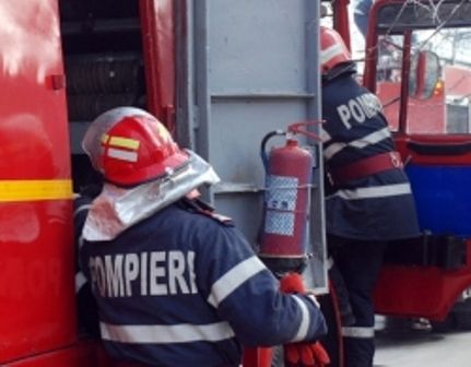 Incendiu și explozii intr-un atelier auto din Arad