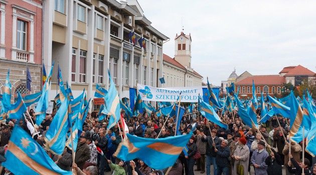 CJ HARGHITA A VOTAT NOUL STEAG AL JUDETULUI. ESTE VORBA DESPRE STEAGUL SECUIESC!