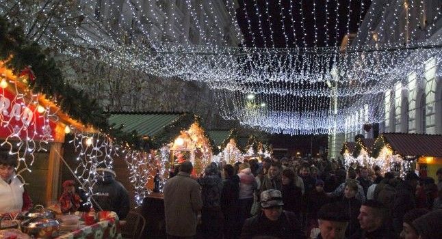 TARGUL DE IARNA II ASTEAPTA PE ARADENI CU VOIOSIE, SURPRIZE SI MULTE SPECTACOLE!