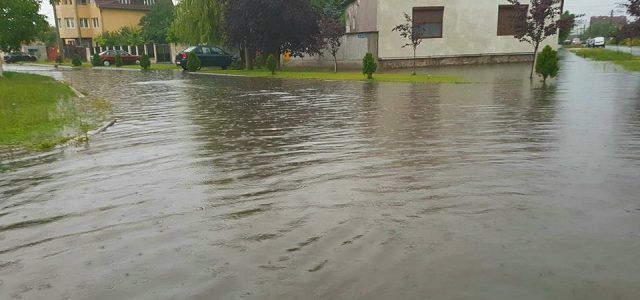 Vin inundațiile, cod portocaliu pentru județul Arad