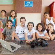 KFC continuă campania “Bucket de bine”, susținând două case din cadrul SOS Satele Copiilor România