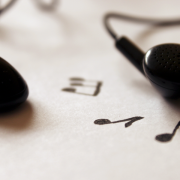 Afla AICI CUM sa surprinzi placut un iubitor de muzica!