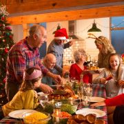 Fashion Alert: Afla CUM sa te imbraci la mesele festive din luna DECEMBRIE!