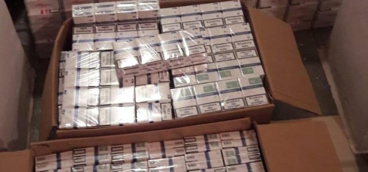 Peste 51.000 de tigarete confiscate de la un bărbat bănuit de contrabandă