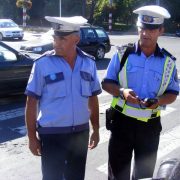 Somaţi pentru construcţii ilegale pe domeniul public