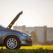 Cum să îți dai seama ce s-a stricat la mașină, fără să mergi la un service auto?