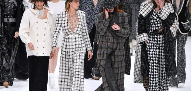 Chanel prezinta noua colectie de moda, in memoria lui Karl Lagerfeld. Aparitii de senzatie pe cele mai mari scene de modeling din lume!