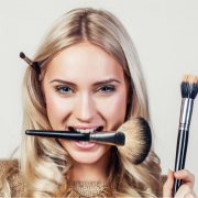 Cele mai COOL trucuri de mechiaj pe care sa le incerci VARA ASTA: 3 sfaturi super simple pentru un make-up de vis