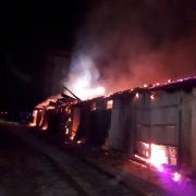 Incendiu puternic în Sântana. Un depozit cu 2000 de tone de cereale s-a făcut scrum