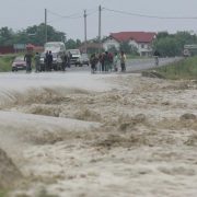 Cod portocaliu de inundaţii pe râuri din Arad și alte 8 judeţe, până luni la 12:00