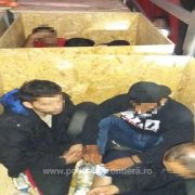 20 de migranți, descoperiți ascunşi într-un automarfar la P.T.F. Nădlac I