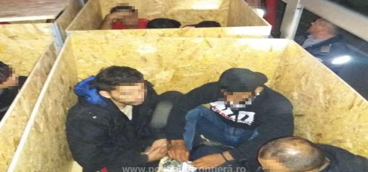 20 de migranți, descoperiți ascunşi într-un automarfar la P.T.F. Nădlac I