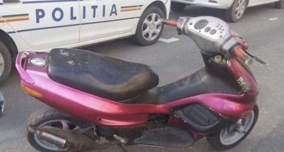 Polițiștii din Vlaicu au prins un bărbat care a încercat să fure un moped