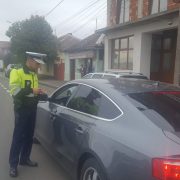 Zeci de șoferi arădeni amendați pentru nepurtarea centurii și folosirea telefonului la volan