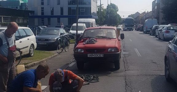 Firma care execută lucrări la canalizare, amendată pentru blocarea traficului