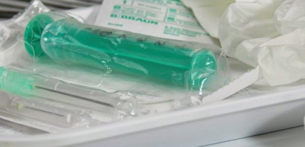 O nouă tranșă de vaccin Pfizer BioNTech sosește mâine pe Aeroportul din Timișoara