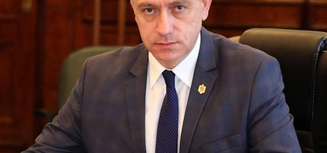Mihai Fifor: „Falcă ar trebui să înceapă depolitizarea cu Primăria Arad, CJA și Compania de Apă“