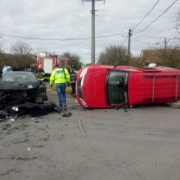 Accident la Șicula. Două persoane au fost rănite