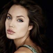 Angelina Jolie, poze nud la 44 de ani
