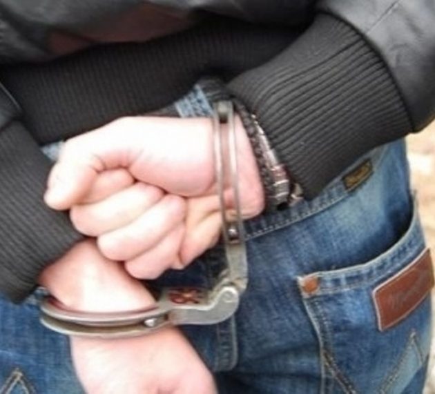 Un tânăr fără permis a fost reținut după ce a provocat un accident pe Bulevardul Revoluției și a fugit de la locul faptei