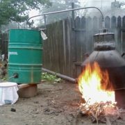 Bărbat din Chișineu-Criș, cercetat pentru că producea țuică peste limita permisă