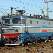 Incendiu la trenul Regio Arad-Oradea, vineri dimineaţa; 20 de călători şi personalul feroviar au fost evacuaţi