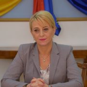 Prefectul Horgea spune că ține legătura cu toate instituțiile chiar dacă este în concediu medical