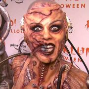 Heidi Klum s-a transforat într-un zombie, în vitrina unui magazin din New York