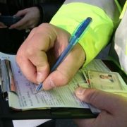 A furat dintr-un imobil dar a fost identificat de polițiști