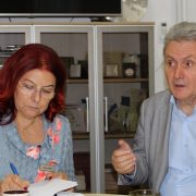 Luna decembrie va sta sub semnul poveștilor de Crăciun, pentru copiii din centrele de plasament din județul Arad