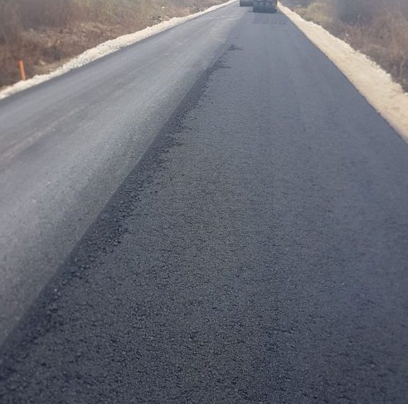 200 km de covoare asfaltice noi se adaugă la cele 644 km de drumuri județene modernizate de Consiliul Județean Arad