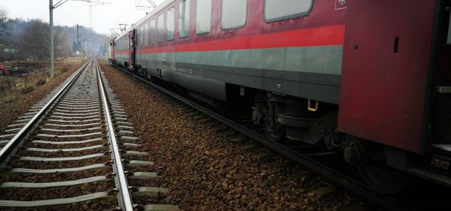 Un bărbat din Sântana a fost găsit între liniile de tren