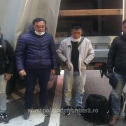 Patru cetăţeni din Vietnam, descoperiți într-o autoutilitară la P.T.F. Nădlac