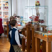 S-a deschis expoziția de jucării la Muzeul de Artă