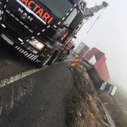 Un TIR s-a răsturnat în Zona Industrială Vest. Traficul este blocat