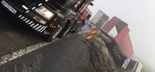 Un TIR s-a răsturnat în Zona Industrială Vest. Traficul este blocat