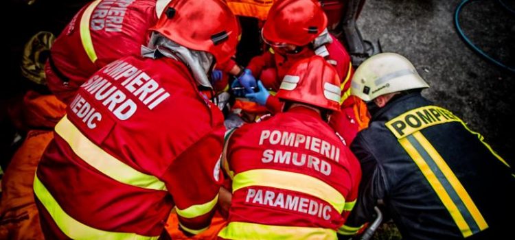 O fetiță de 10 ani a fost grav rănită pe o trecere de pietoni, în Sânicolau Mic