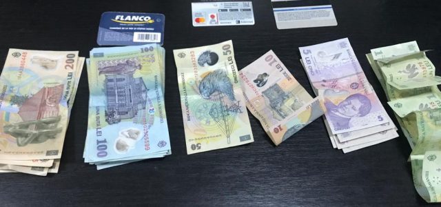 O borsetă plină cu bani a fost găsită de jandarmii din Lipova și restituită proprietarului