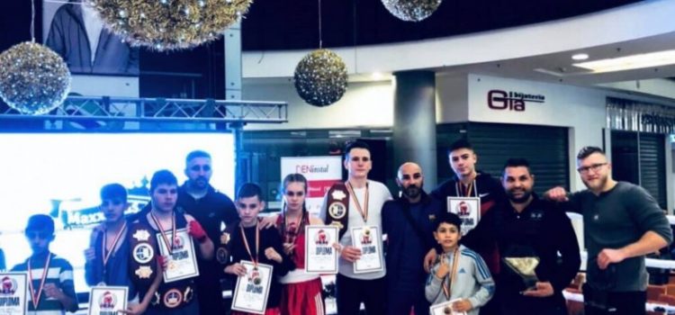 Pugiliştii lui Ruben Stoia s-au remarcat la Centura Moşului