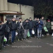 O călăuză sârbă și douăzeci şi unu de cetăţeni din Irak și Tunisia, prinși la frontiera cu Ungaria