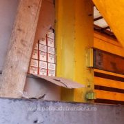 Peste 43.000 de pachete cu ţigări de contrabandă, descoperite într-un autocamion la P.T.F. Nădlac II