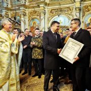 Păstrătorul tradiţiilor Vasile Rus a primit diploma „Arădeni cu care ne mândrim”