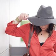 Vrei sa fii in tendinte in 2020? Vezi cum e integrata moda secolului trecut in tendintele anului 2020