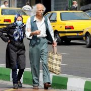 O femeie din Iran, în vârstă de 103 ani, supraviețuiește coronavirusului