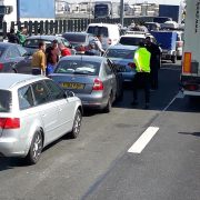 Mii de români continuă să intre în țară prin vama Nădlac