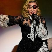 Madonna către fani: „Sunt infectată de Covid”