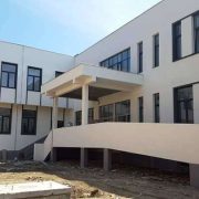 Noul spital din Lipova, construit cu 5,6 milioane euro, va avea recepţia la finalul lunii