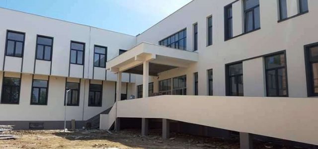 Noul spital din Lipova, construit cu 5,6 milioane euro, va avea recepţia la finalul lunii